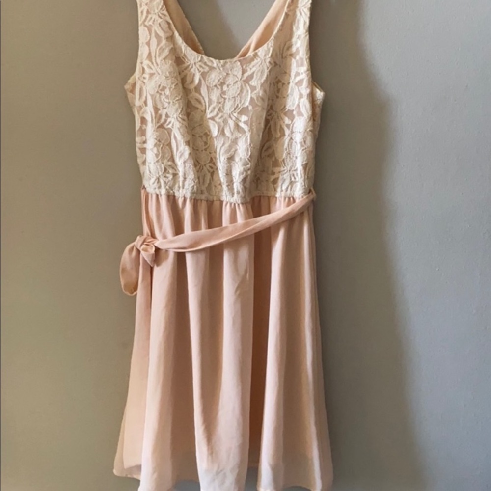 🌸Free W/ Purchase🌸 Forever 21 Lace Dress